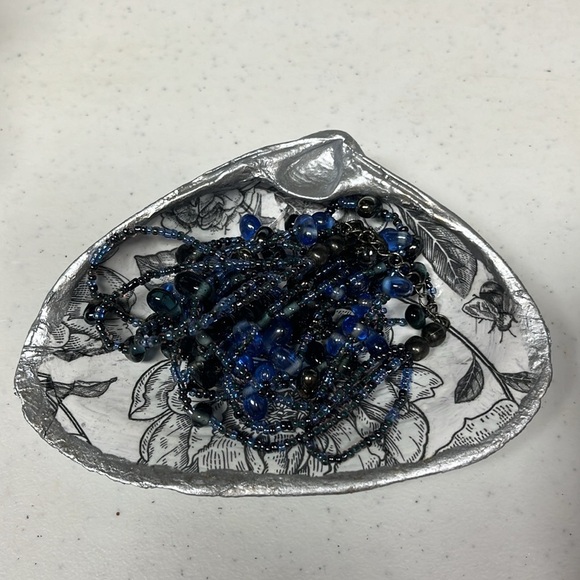 Hand Crafted Black & White Floral Shell Trinket Dish - Picture 7 of 10